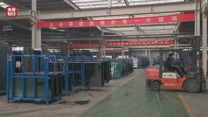 3&middot;15晚會(huì):個(gè)別企業(yè)用普通鋼化玻璃打上防火標(biāo),冒充防火玻璃進(jìn)行銷(xiāo)售