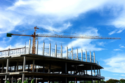 起重設(shè)備在建筑施工現(xiàn)場的關(guān)鍵作用與管理要點